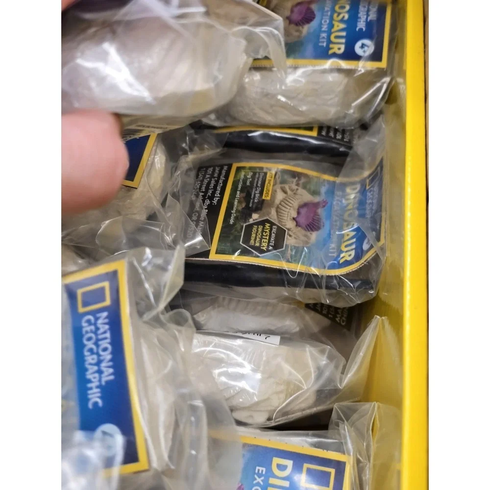 National Geographic Dinosaur Dig Set– 30 Dig Bricks W/ Glow-In-The-Dark OPEN BOX